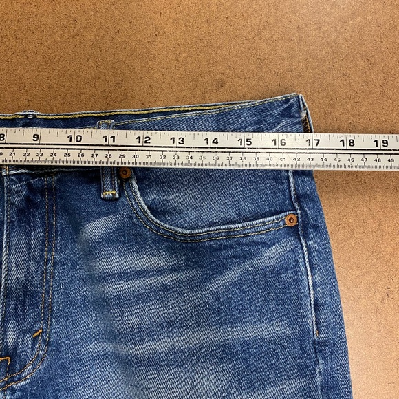 EUC Levi’s Jean Shorts - Picture 3 of 4